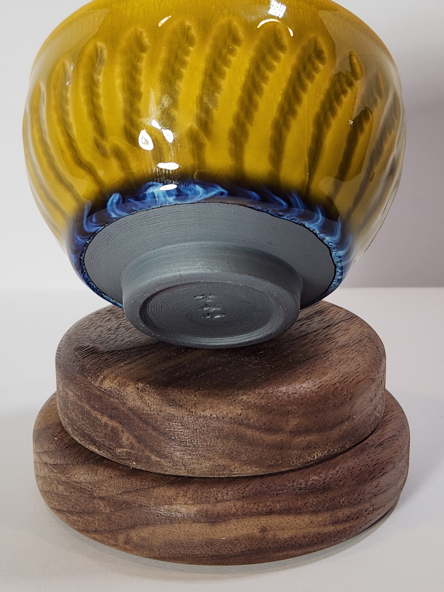 Golden Yellow Jian Zhan Tea Cup Jumping Daggar Blue highlight