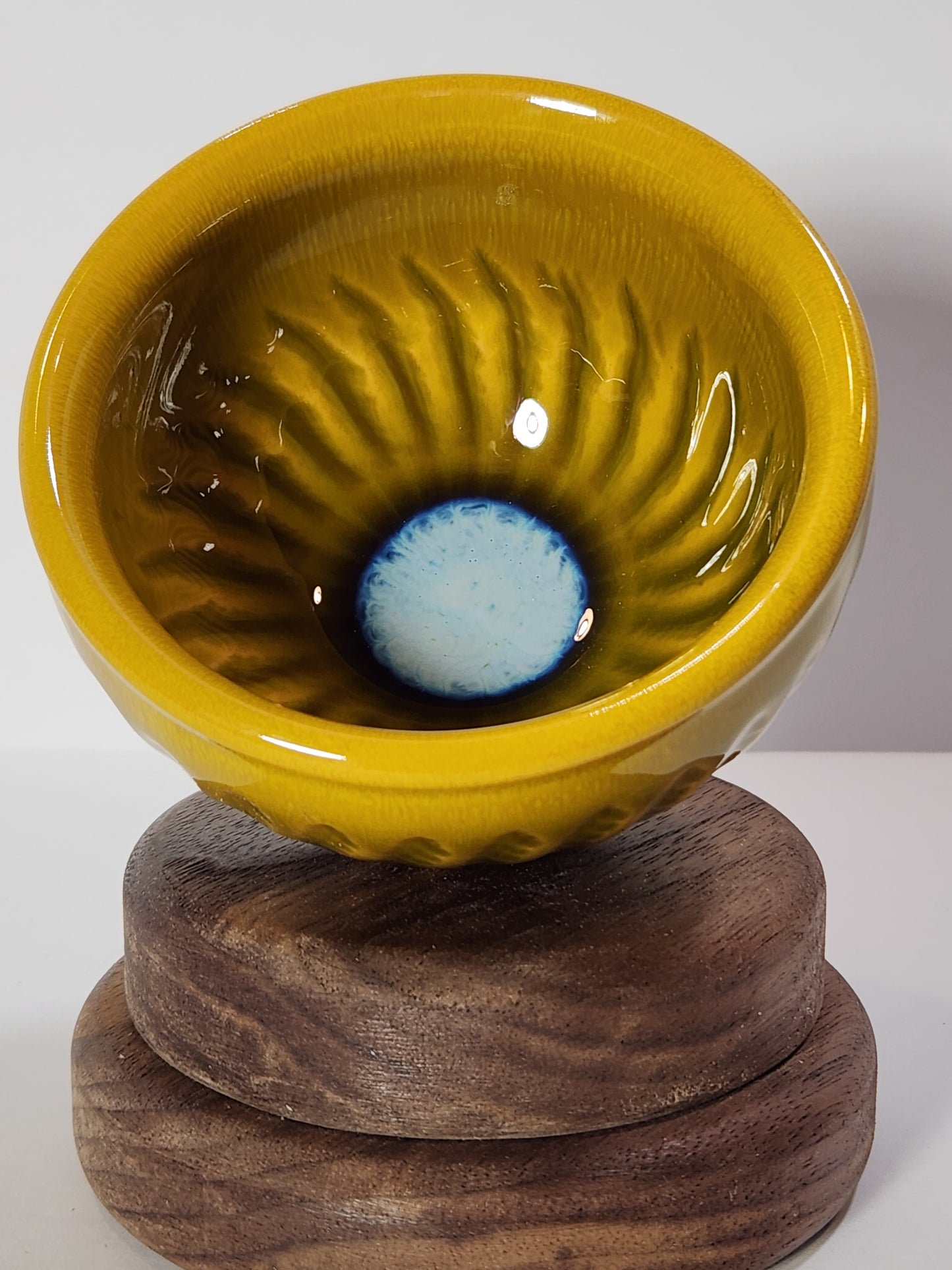 Golden Yellow Jian Zhan Tea Cup Jumping Daggar Blue highlight