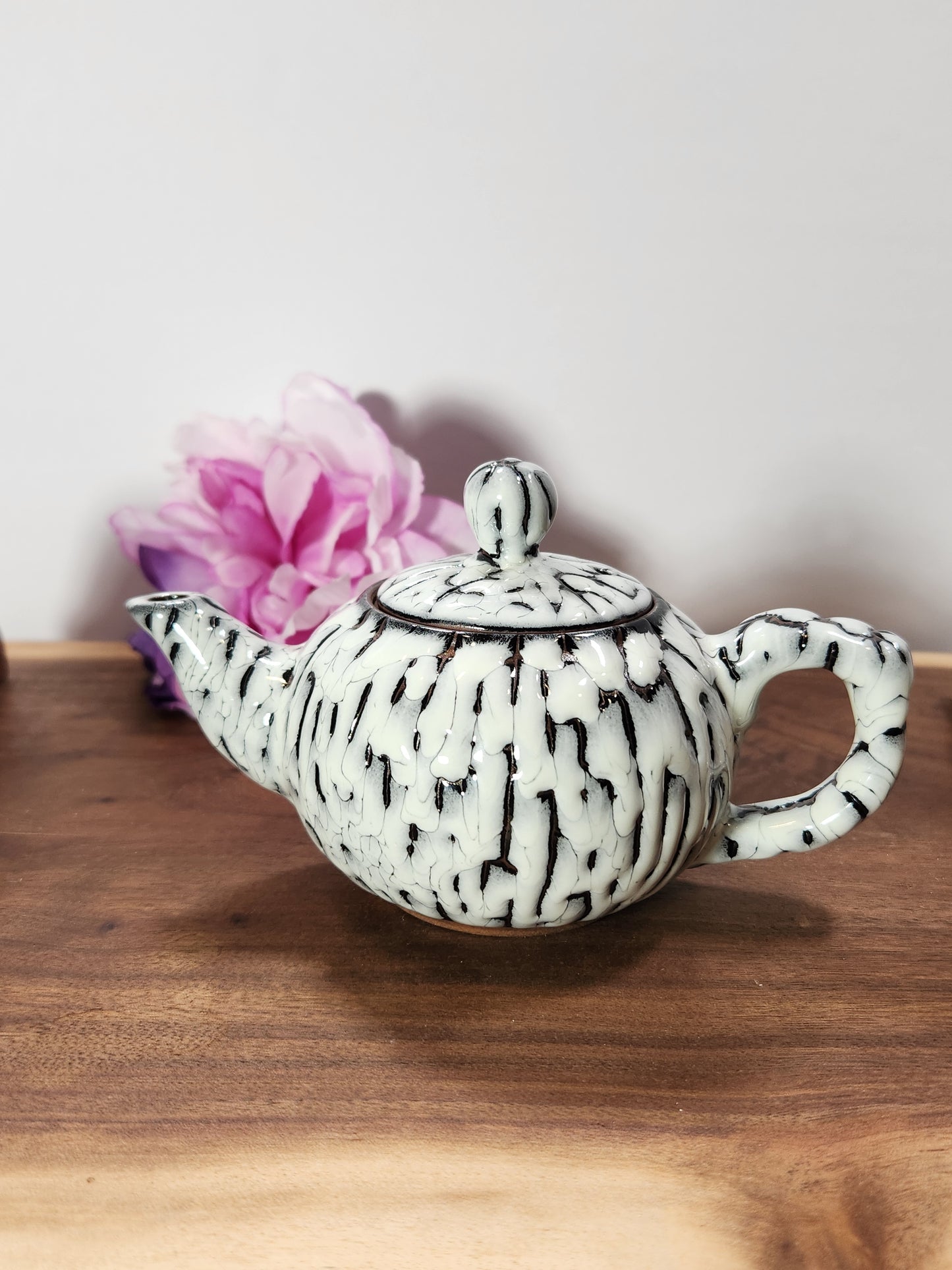 White Wild Beast Tea Pot, Jian Zhan Black Porcelain Water Stopping