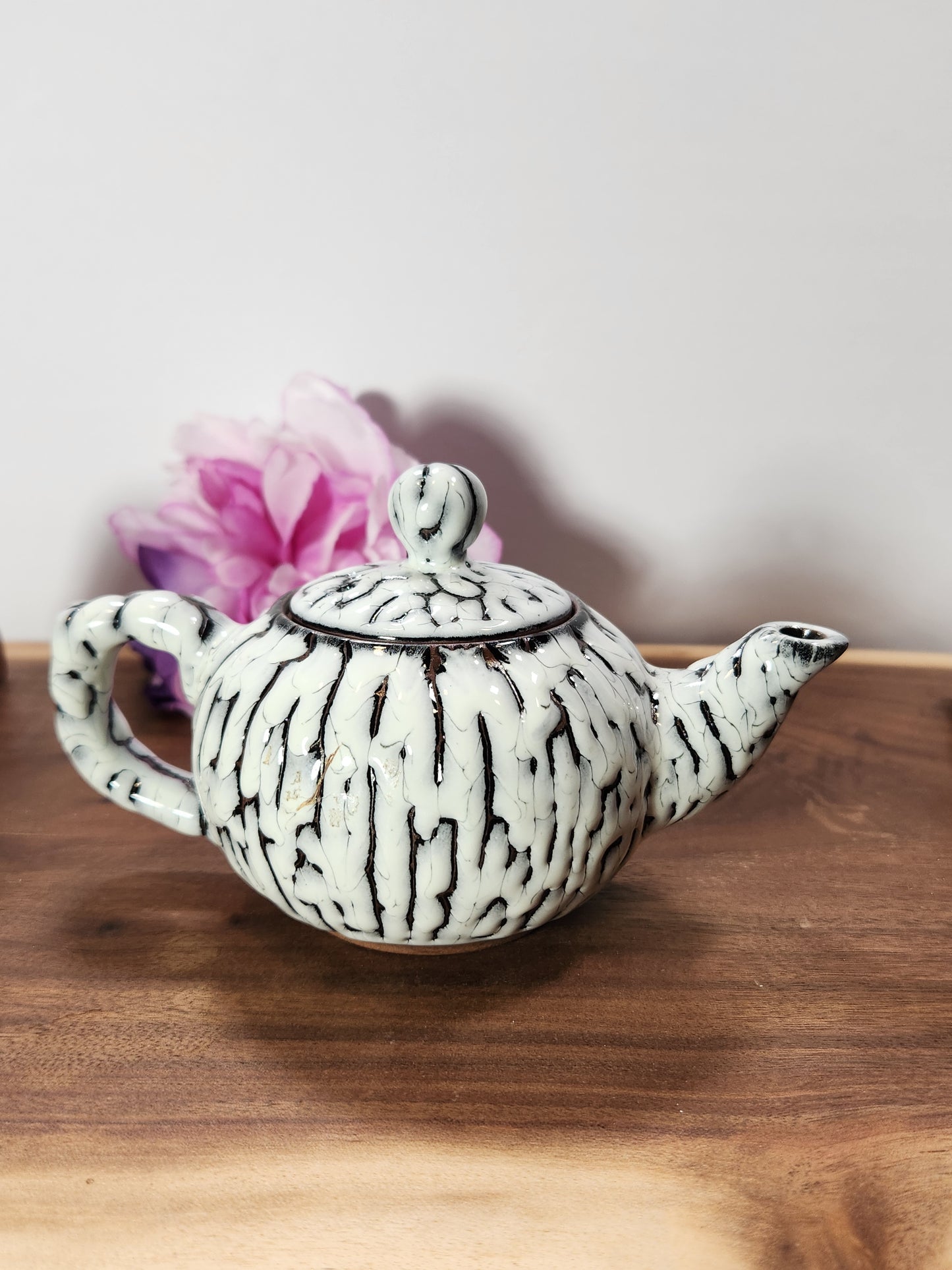 White Wild Beast Tea Pot, Jian Zhan Black Porcelain Water Stopping