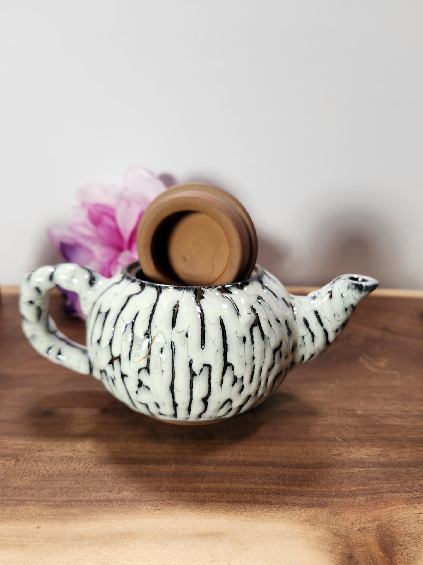 White Wild Beast Tea Pot, Jian Zhan Black Porcelain Water Stopping