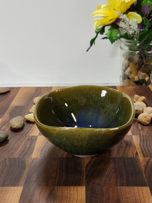 Master-Crafted “Hidden Spring” Olive Crackle Tea Bowl