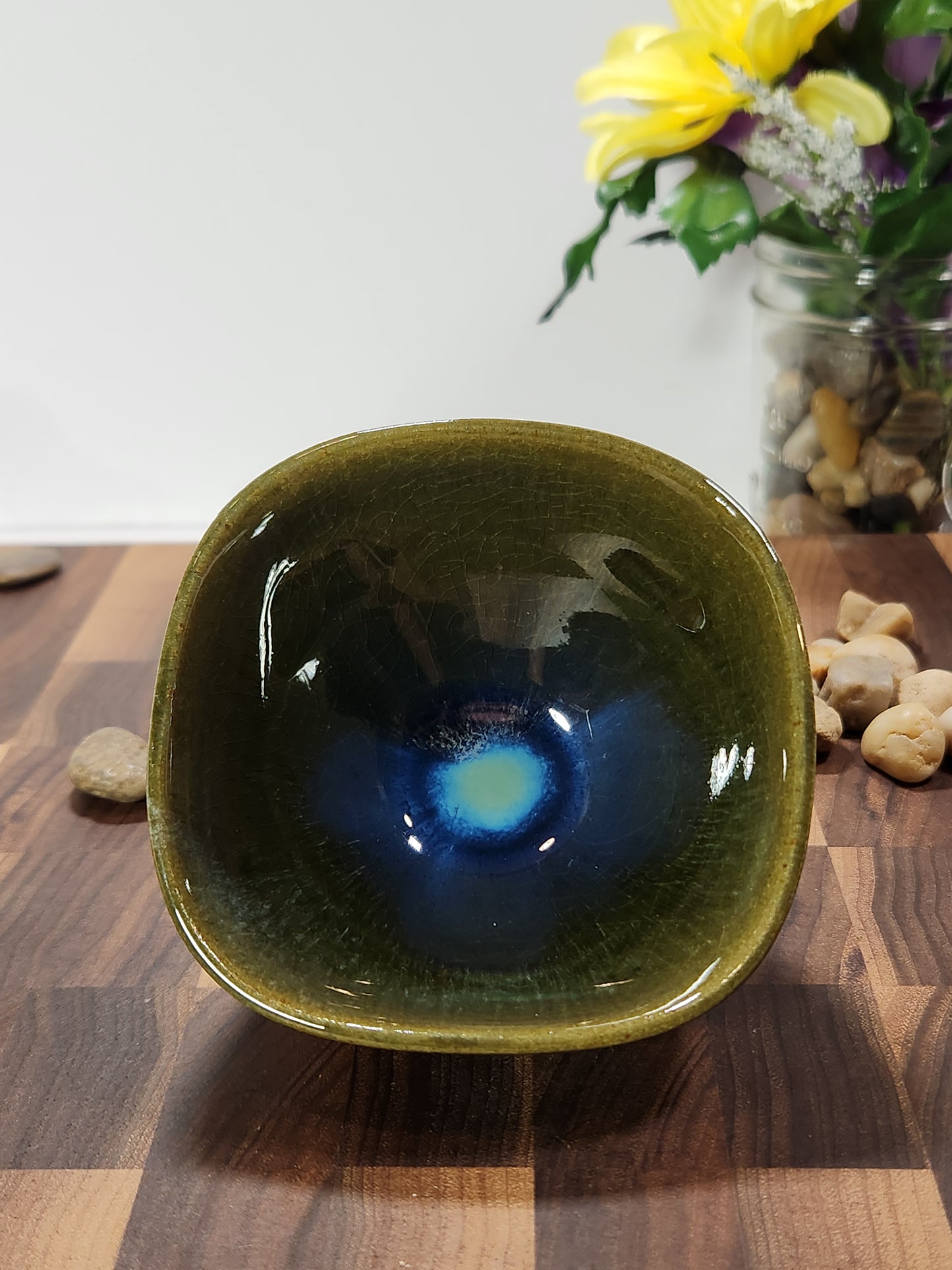 Master-Crafted “Hidden Spring” Olive Crackle Tea Bowl
