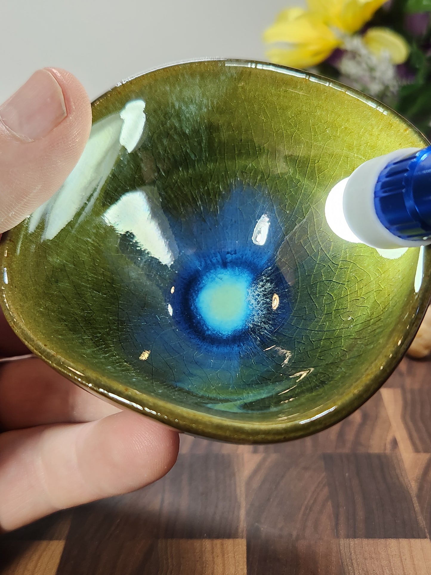Master-Crafted “Hidden Spring” Olive Crackle Tea Bowl