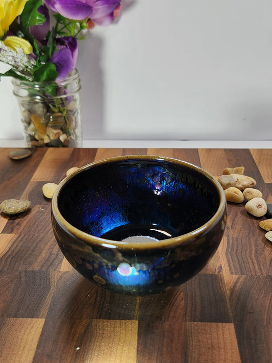 Iridescent Purple Oil-Drop Tea Bowl with Carved Dragon