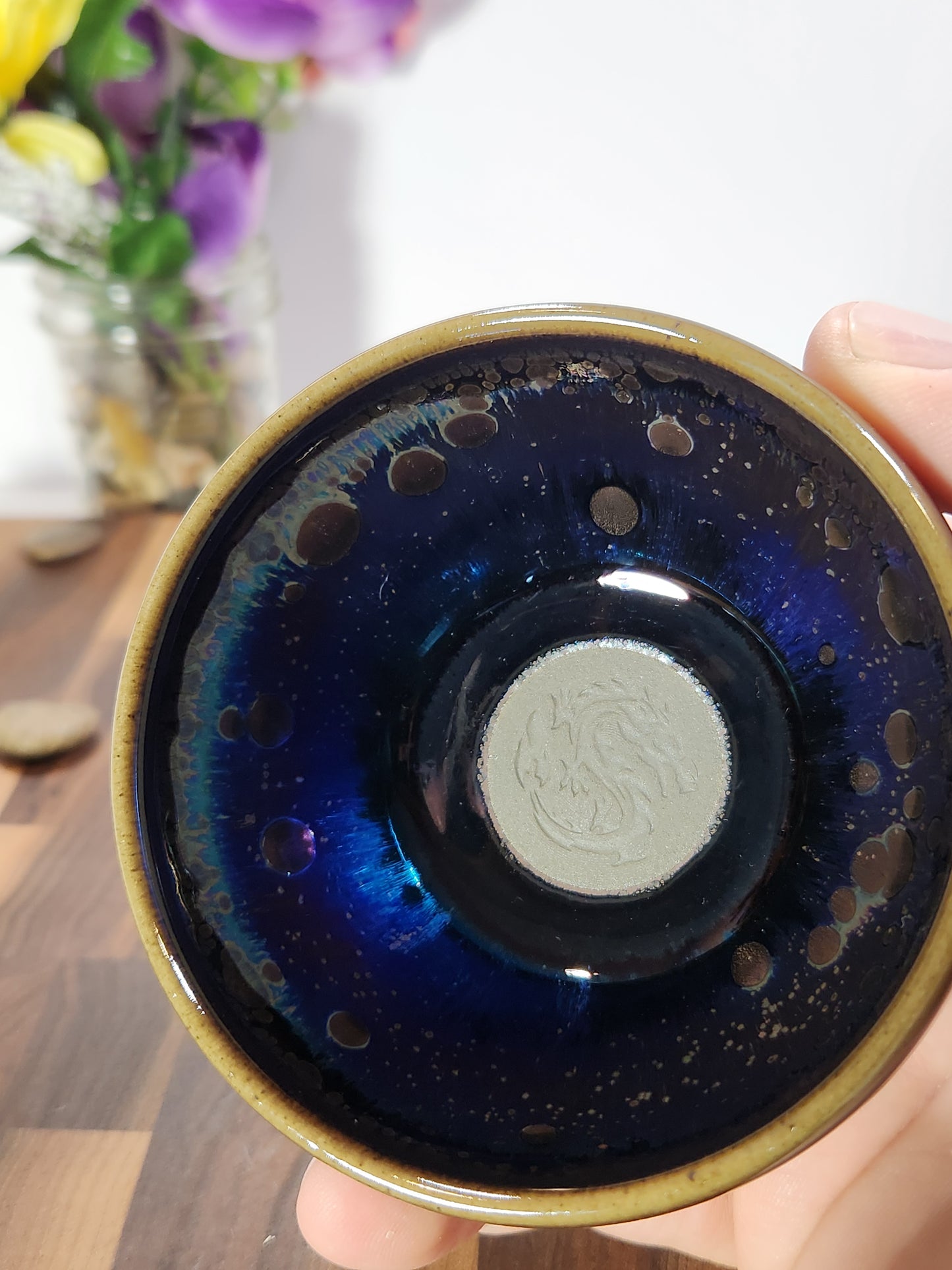 Iridescent Purple Oil-Drop Tea Bowl with Carved Dragon